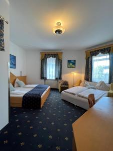 Postel nebo postele na pokoji v ubytování Hotel Bayrischer Hof