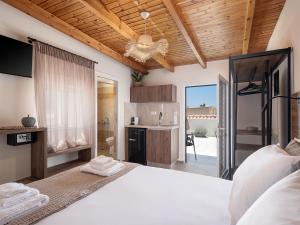Postel nebo postele na pokoji v ubytování Lavender suite sea view