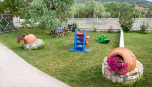 A garden outside Kiriakos Holiday Home