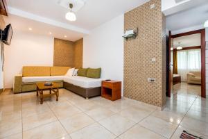 A seating area at Kiriakos Holiday Home