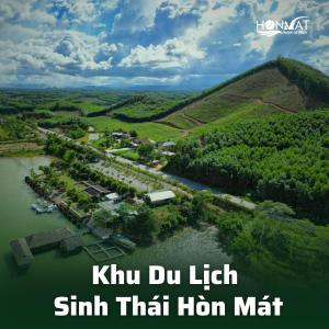 an aerial view of a river with the words khu do lick shin that h at KHU DU LỊCH SINH THÁI HÒN MÁT in Vĩnh Yên