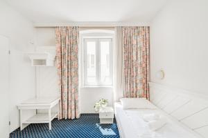 Katil atau katil-katil dalam bilik di Self-Check-In Hotel Adlon