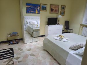 a bedroom with two beds and a mirror at Casa Pascal in Genova