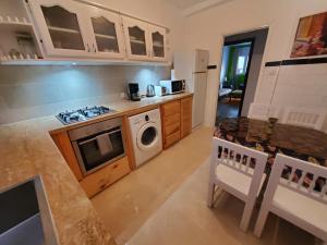 Virtuvė arba virtuvėlė apgyvendinimo įstaigoje Beautiful apartement in the heart of tangier