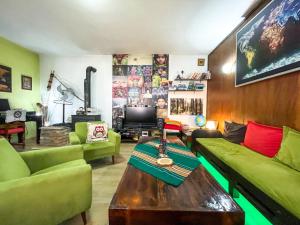 TV a/nebo společenská místnost v ubytování Hi Skopje Hostel