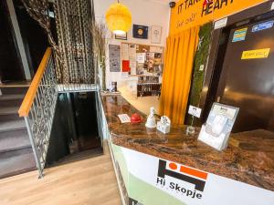Kuchyň nebo kuchyňský kout v ubytování Hi Skopje Hostel