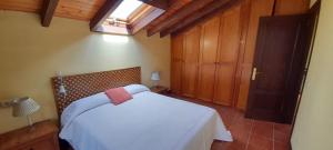 Postel nebo postele na pokoji v ubytování Gestiona2R - Villa con finca, Piscina-Padel-Golf + 43 fotografií