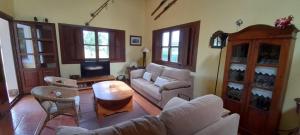 TV a/nebo společenská místnost v ubytování Gestiona2R - Villa con finca, Piscina-Padel-Golf