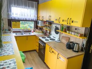 Kuchyň nebo kuchyňský kout v ubytování Hi Skopje Hostel