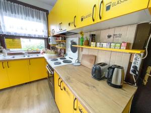 Kuchyň nebo kuchyňský kout v ubytování Hi Skopje Hostel