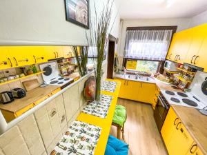 Kuchyň nebo kuchyňský kout v ubytování Hi Skopje Hostel