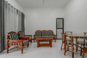 Fotografie z fotogalerie ubytování Sri Construction Circuit Bungalow v destinaci Batticaloa + 32 fotografií