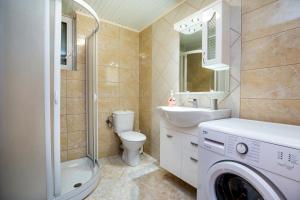 A bathroom at Kiriakos Holiday Home Még 37 kép