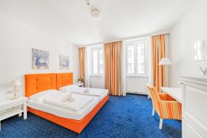 Katil atau katil-katil dalam bilik di Self-Check-In Hotel Adlon