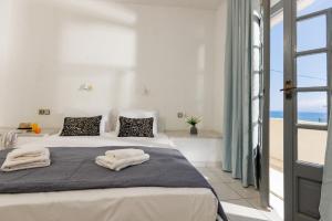 Postel nebo postele na pokoji v ubytování Kings Hersonissos Hotel