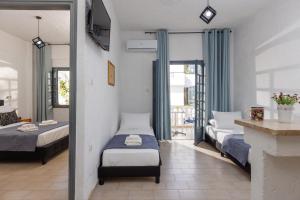 Postel nebo postele na pokoji v ubytování Kings Hersonissos Hotel