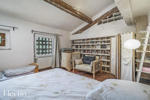 Rúm í herbergi á Parenthèse en Luberon
