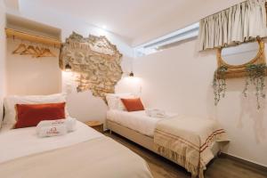 a bedroom with two beds and a window at Casa do Tio Farinha by RNvillage in Sesimbra