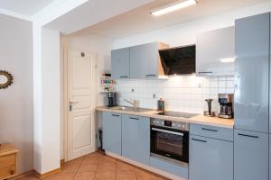 Köök või kööginurk majutusasutuses Komplett neu ausgestattete Ferienwohnung für 2 Personen - mit Boxspringbett, zwei Flat-TVs und Parkplatz