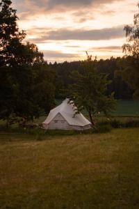Naturlandschaft in der Nähe der Zelt-Lodge