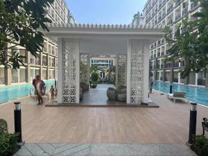Un balcón o terraza en 芭堤雅爱意满满酒店式公寓高档水系全新中文可做饭