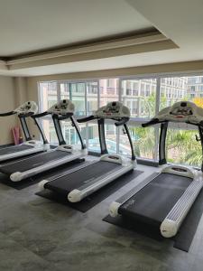 Gimnasio o equipamiento deportivo en 芭堤雅爱意满满酒店式公寓高档水系全新中文可做饭