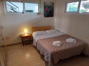 a bedroom with a bed with two towels on it at Cozy apartment close to the sea in Perea