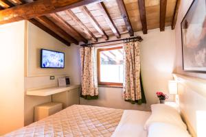 TV a/nebo společenská místnost v ubytování Hotel Corso