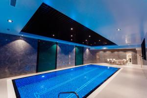 Бассейн в Hotel Marwa Tashkent Pool&Spa или поблизости