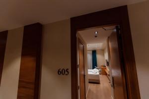 Кровать или кровати в номере Hotel Marwa Tashkent Pool&Spa