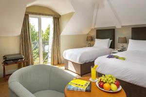 Postel nebo postele na pokoji v ubytování Hylands Burren Hotel