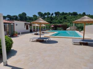 Bazén v ubytování Hotel Parco Carabella nebo v jeho okolí