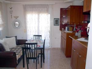 Kuchyň nebo kuchyňský kout v ubytování Amaryllis Apartment in Volos