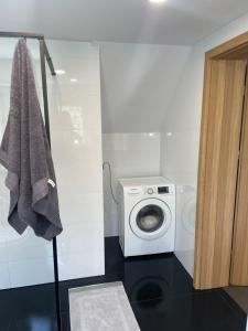 Koupelna v ubytování Apartament Dzierzecin