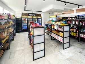 Supermarket nebo jiné obchody v  rezortu nebo okolí