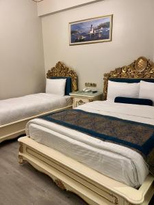 two beds in a room with two bedsitures at İstasyon Hotel in Istanbul