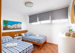 Habitación con 2 camas en una habitación en Apartamento Maypa 1 Calma en San Bartolomé