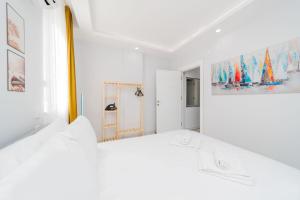 Postel nebo postele na pokoji v ubytování Cozy Flat w Balcony 15 min to Beach in Antalya