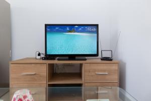 TV a/nebo společenská místnost v ubytování Apartment Ana