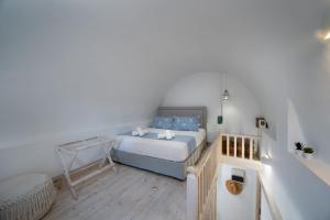 Postel nebo postele na pokoji v ubytování Santorita Suites + 37 fotografií