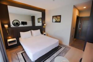 Postel nebo postele na pokoji v ubytování Dedeman Van Resort & Aquapark