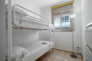 Posteľ alebo postele v izbe v ubytovaní Hauzify I Apartament Colón 1B