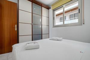 Posteľ alebo postele v izbe v ubytovaní Hauzify I Apartament Colón 1B