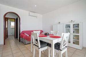 Posedenie v ubytovaní Hauzify I Apartament Colón 1B