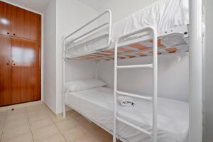 Posteľ alebo postele v izbe v ubytovaní Hauzify I Apartament Colón 1B