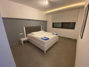 a small bedroom with a white bed and a window at Q SPA RESİDANCE in Side