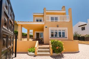 a villa with a view of the front of the house at La Cala in Cabo de Palos