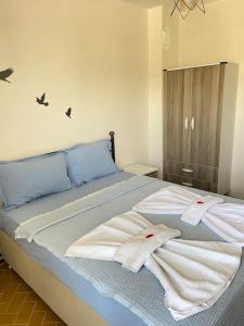 Postel nebo postele na pokoji v ubytování 3 minutes to Çalış Beach by walking, 3 bedrooms