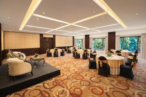 Area soggiorno di Golden Tulip Srinagar