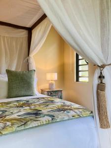 Una cama o camas en una habitación de Chamarel Mountain chalets